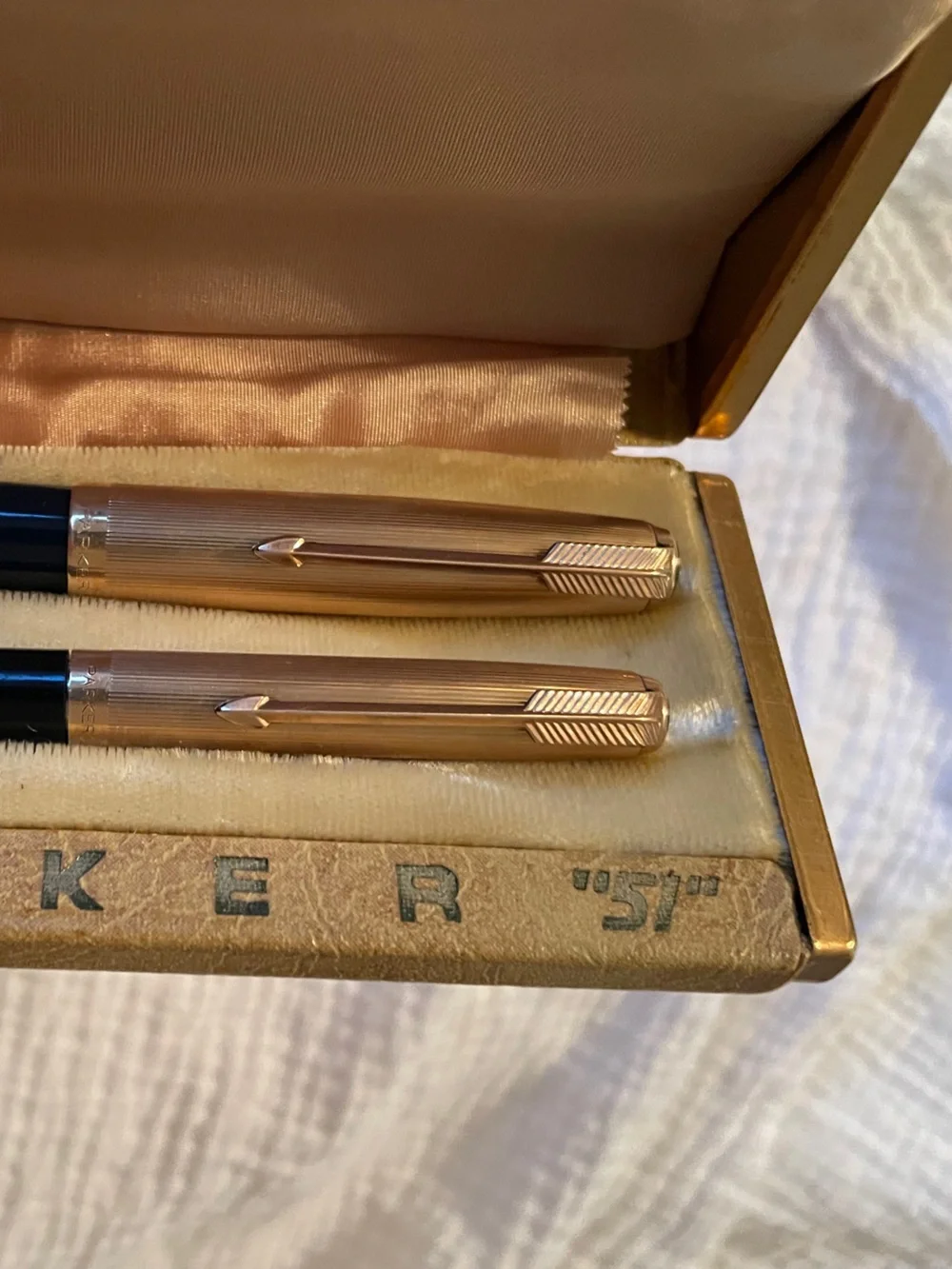 Vintage Parker 51 Black / Gold Fountain Pen set in original stamped leather case